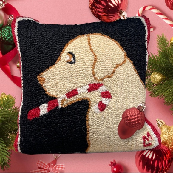 Chandler 4 Corners Laura Megroz Yellow Lab With Candy Cane - Hooked Wool Pillow - Picture 2 of 8